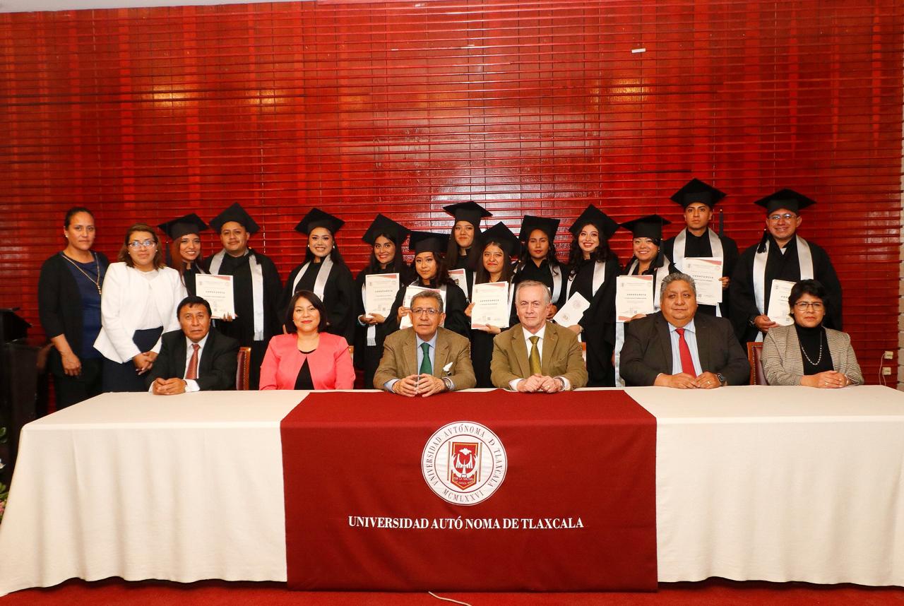 Culminan estudiantes de Nutrición en la UATx